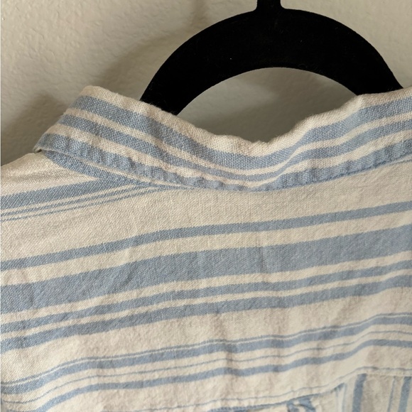 Coastal Style Ci Sono Blue and White Striped Cropped Shirt in size medium - Picture 11 of 13